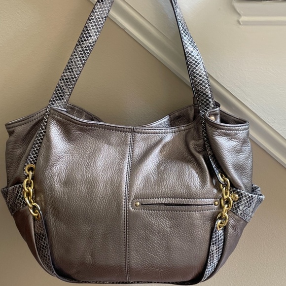 b. Makowsky Pewter Metallic Leather Shoulder Bag - Picture 12 of 14